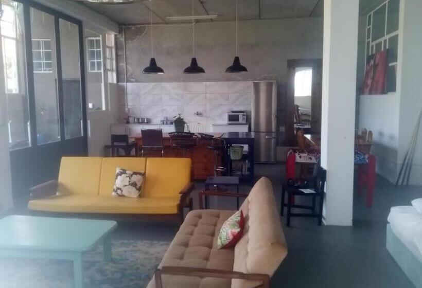 1间卧室的房子, Skyview Manor