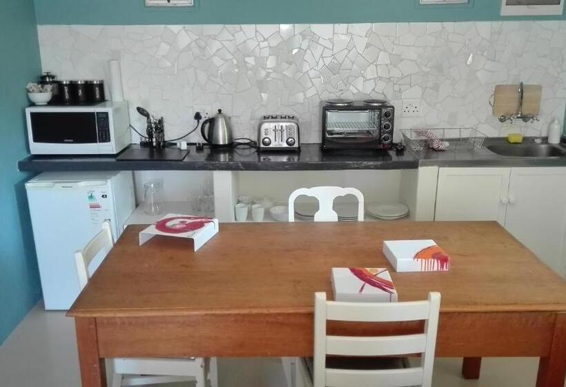 舒适型房间, Skyview Manor