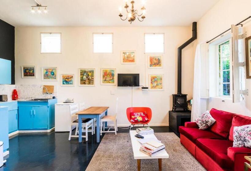 豪华房间, Skyview Manor