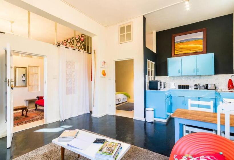 豪华房间, Skyview Manor