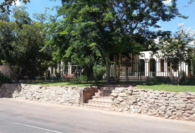 חדר בסיסי לשלושה, Stiltevrede