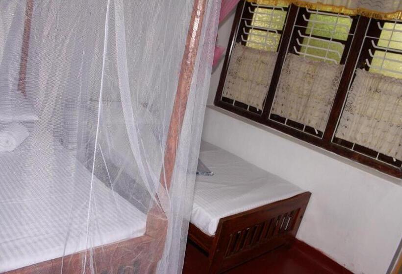 חדר סטנדרט לשלושה, Abberny Villa