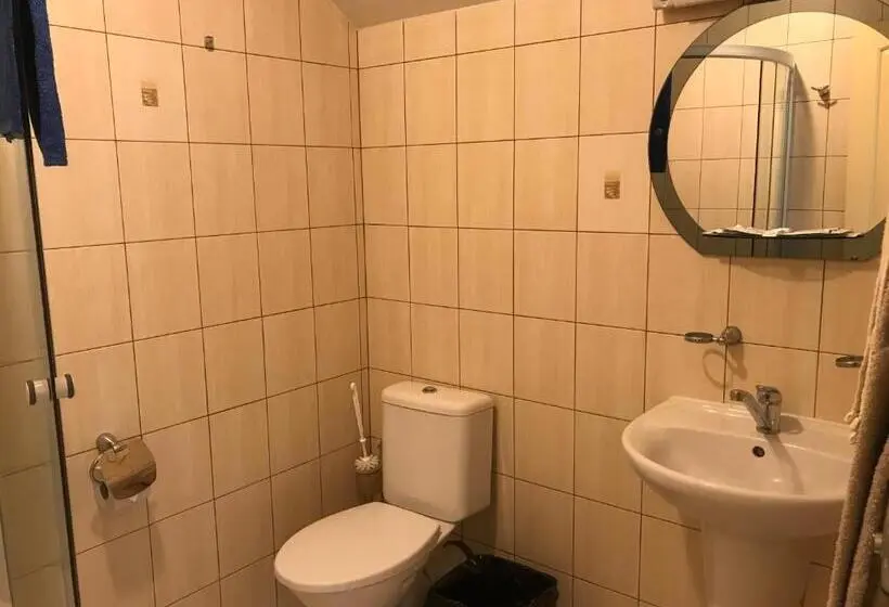 اتاق استاندارد سه نفره, Keta