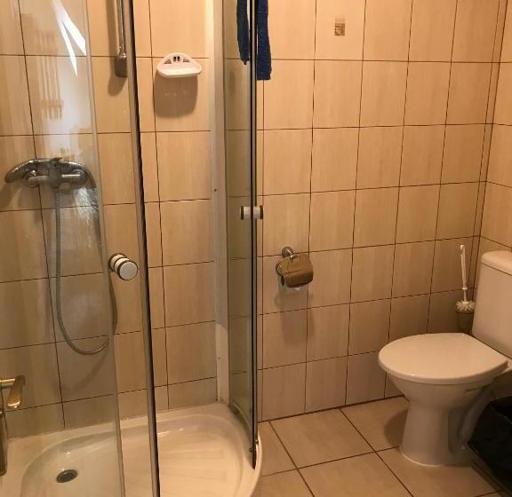 اتاق استاندارد سه نفره, Keta