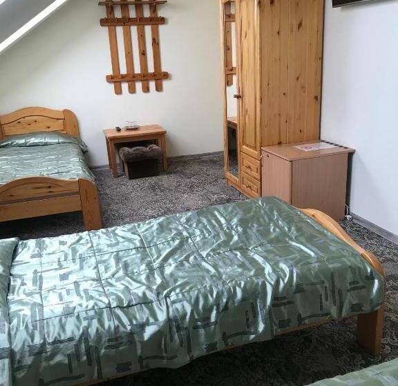 اتاق استاندارد سه نفره, Keta