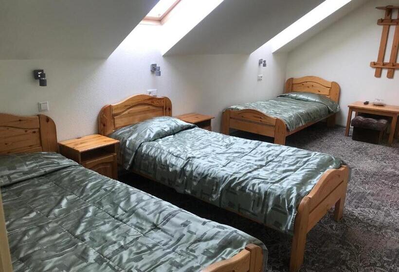 اتاق استاندارد سه نفره, Keta