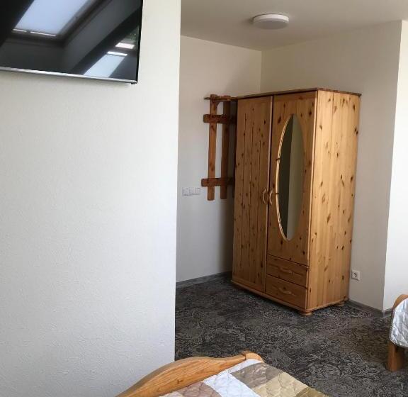 اتاق استاندارد چهار تخته, Keta