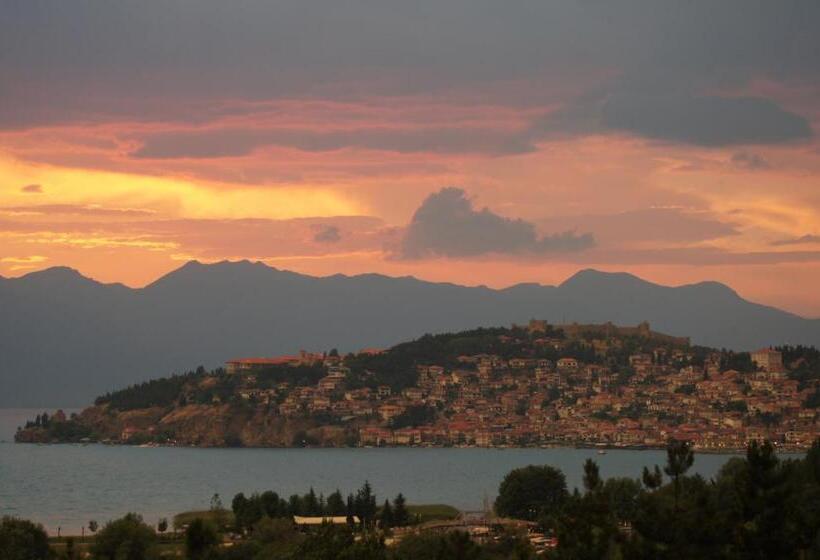 اتاق استاندارد سه نفره, Villa Megdani