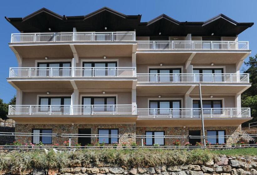 اتاق استاندارد سه نفره, Villa Megdani