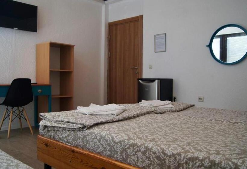 اتاق استاندارد سه نفره, Villa Megdani