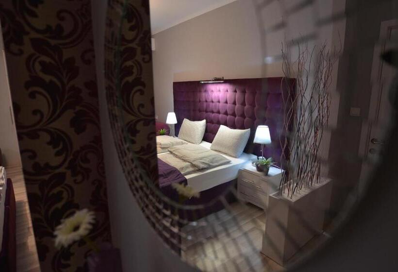 اتاق لوکس, Villa Radica