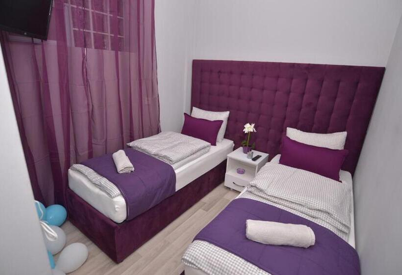 اتاق خانوادگی, Villa Radica