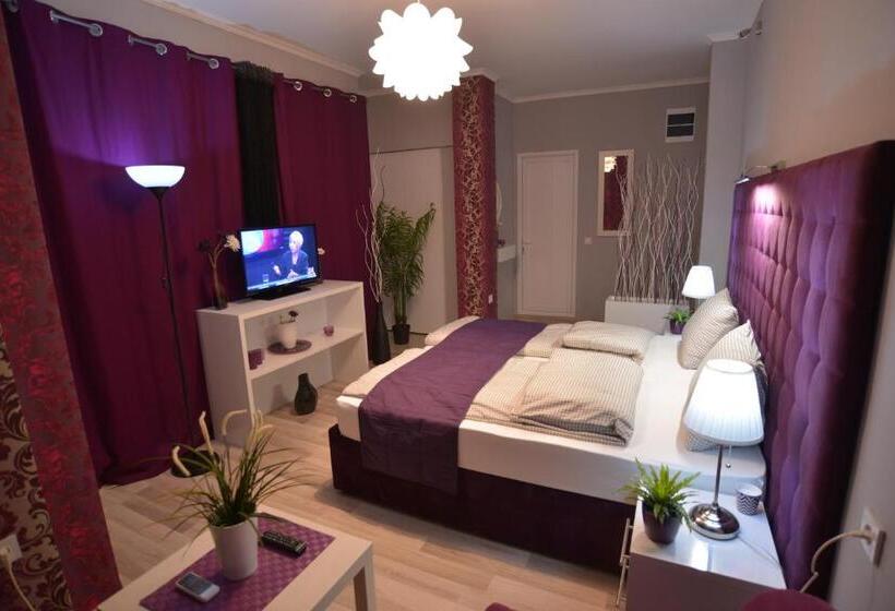 اتاق لوکس, Villa Radica