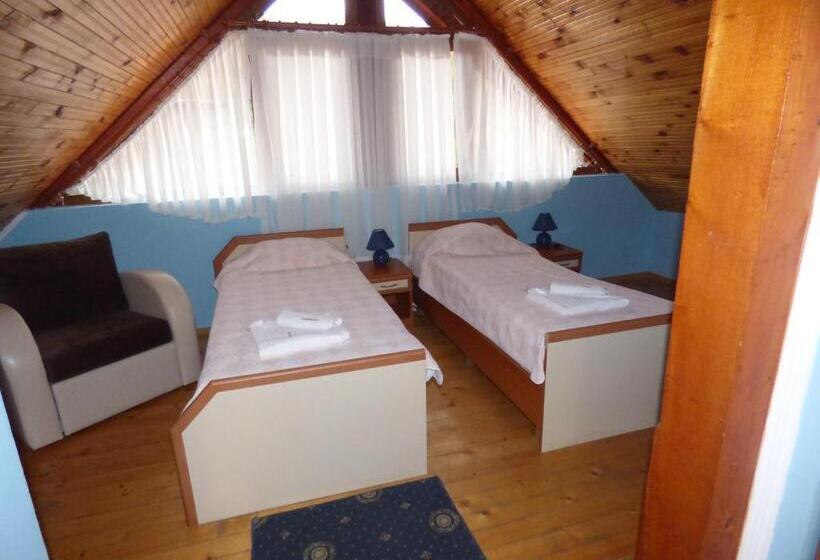 景色の見えるトリプルスタンダードルーム, Kovanlika