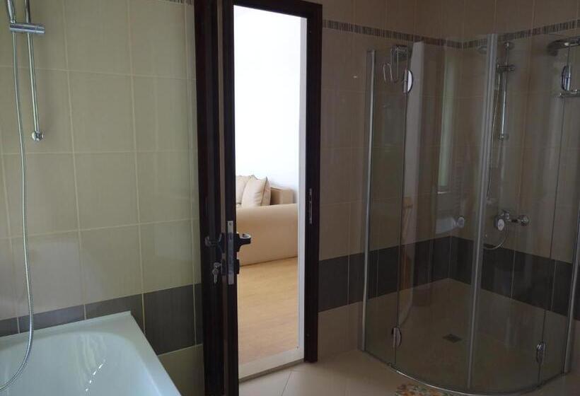 חדר משפחתי דלוקס, Guest House Nocturno