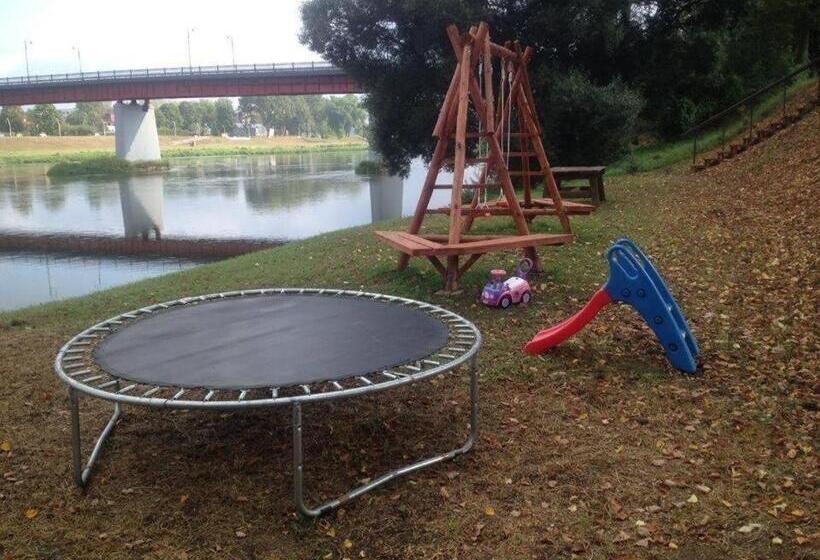 کلبه ییلاقی, Pirtis Prie Neries Jonava