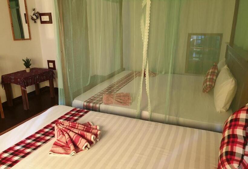 Economy Triple Room, Shasee Rest Mirissa