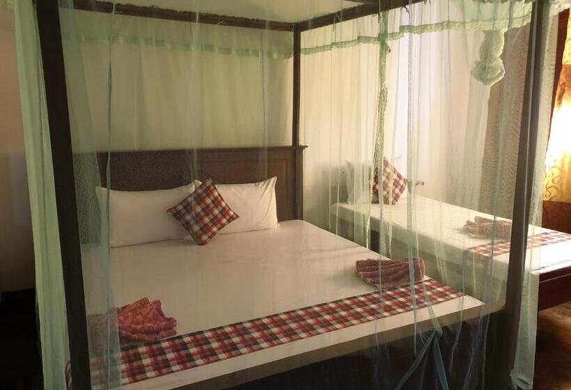 Economy Triple Room, Shasee Rest Mirissa