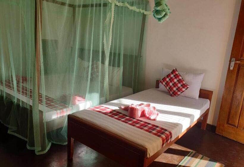 Economy Triple Room, Shasee Rest Mirissa