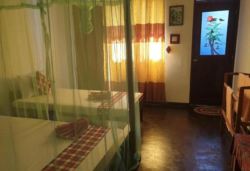 Economy Triple Room, Shasee Rest Mirissa