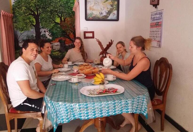 Economy Triple Room, Shasee Rest Mirissa