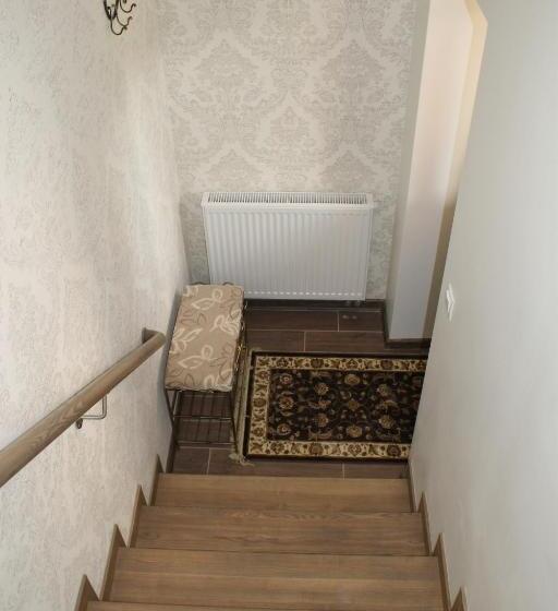 استودیوی استاندارد, Svečių Namai Lanko G