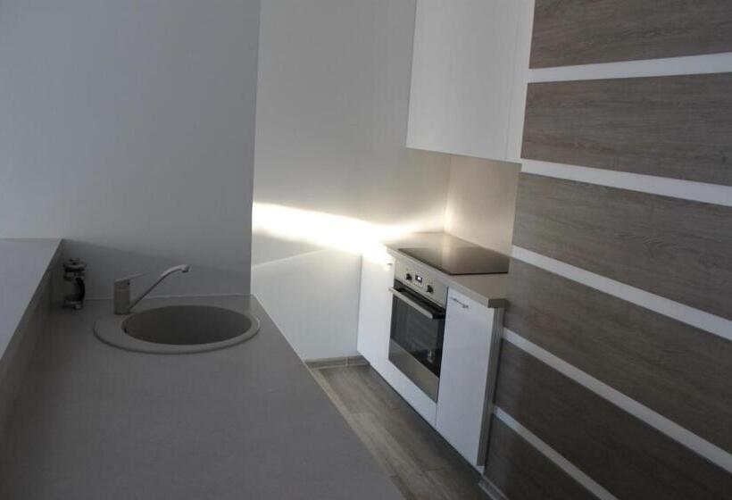 استودیوی استاندارد, Svečių Namai Lanko G