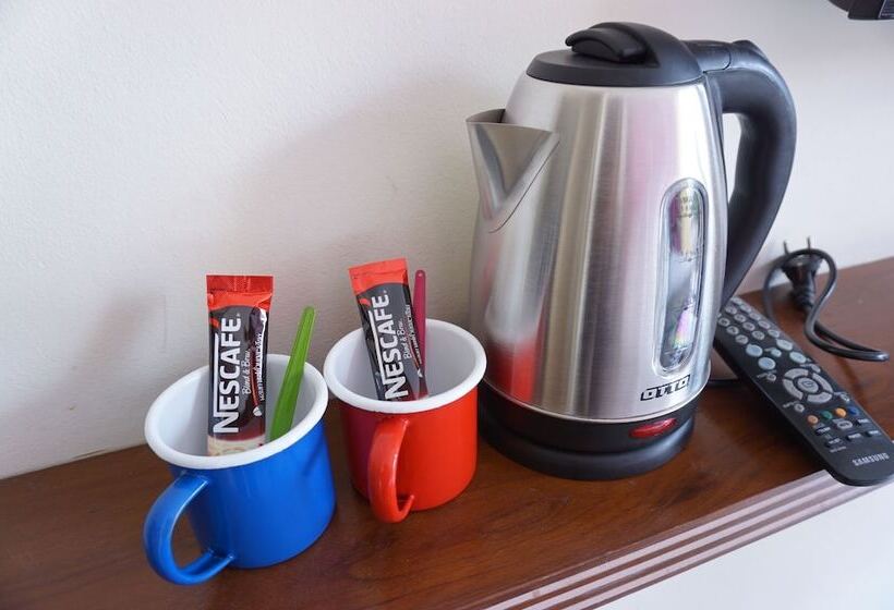 디럭스 트리플 룸, The Pho Thong Phuket