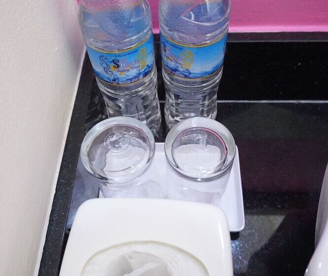 디럭스 트리플 룸, The Pho Thong Phuket