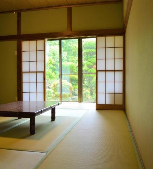 اتاق استاندارد چهارنفره با سرویس بهداشتی مشترک, Yabukiso