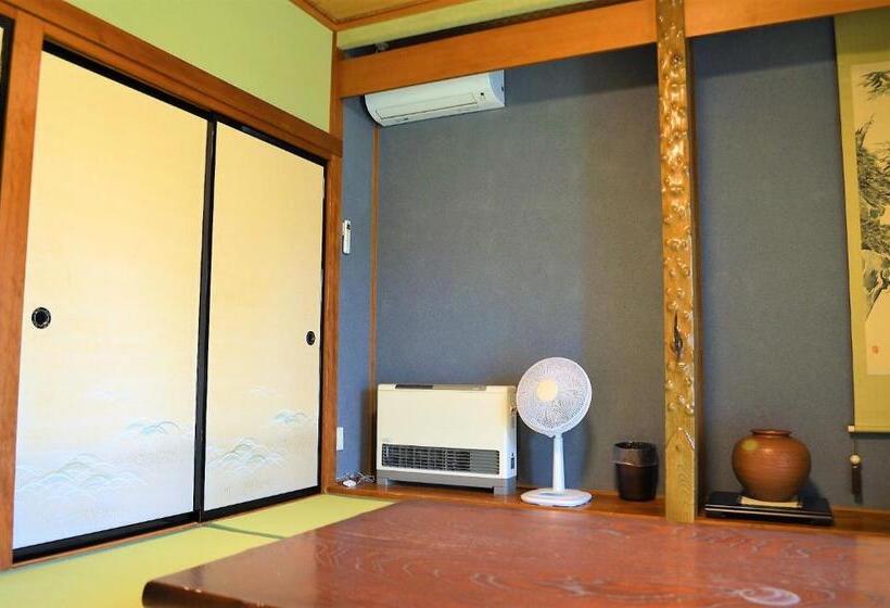 اتاق استاندارد چهارنفره با سرویس بهداشتی مشترک, Yabukiso