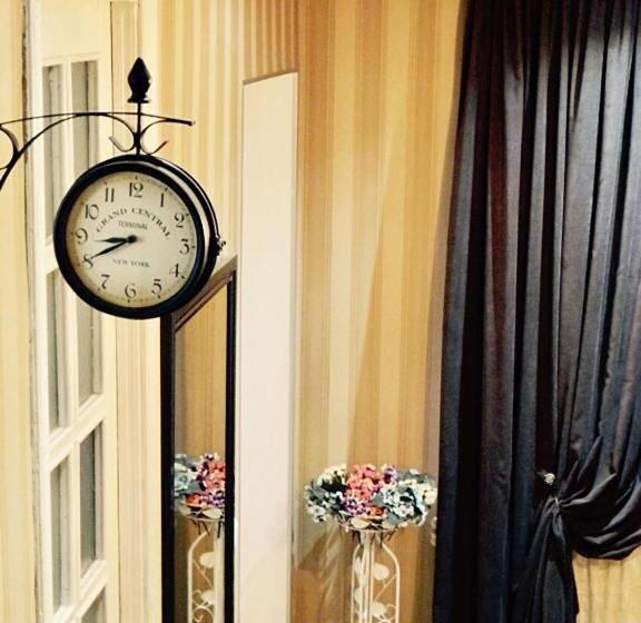 اتاق لوکس, Erik's Guest House