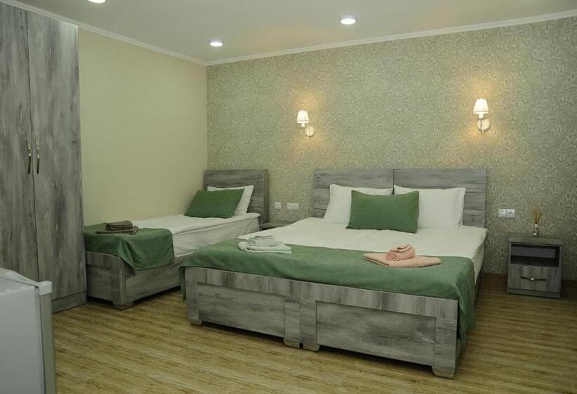 سوییت خانوادگی, Erik's Guest House