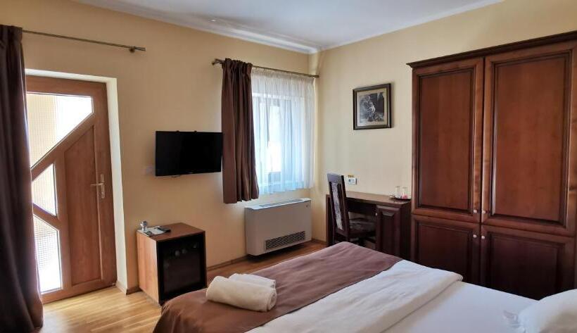 디럭스 룸 킹사이즈 침대, Pensiunea Nimbus