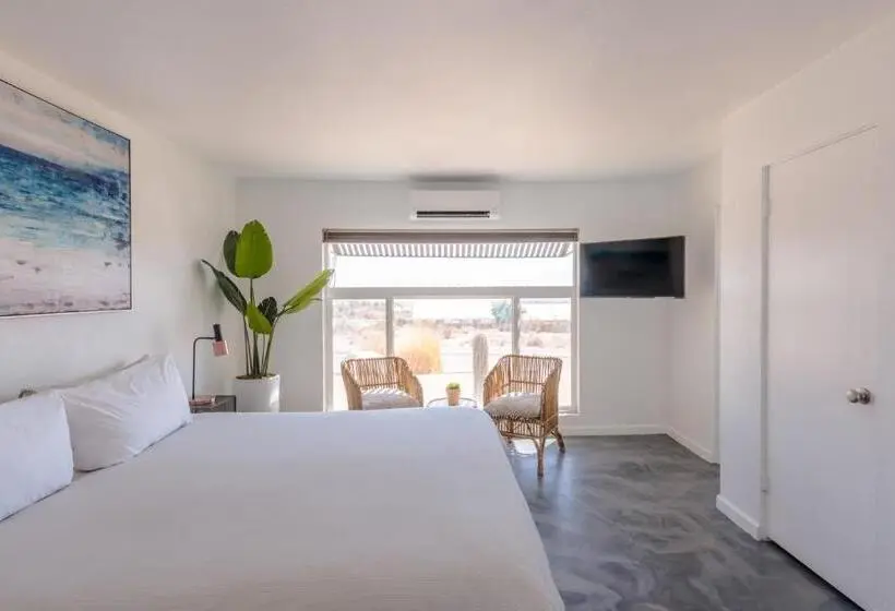 デラックススタジオ, Desert Hot Springs Inn