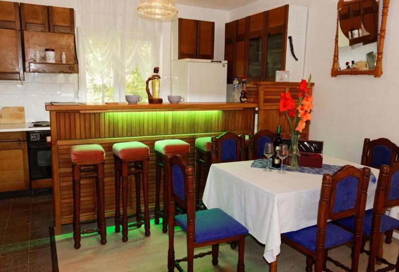 اتاق راحتی سه تخته, Apartments And Rooms Minex