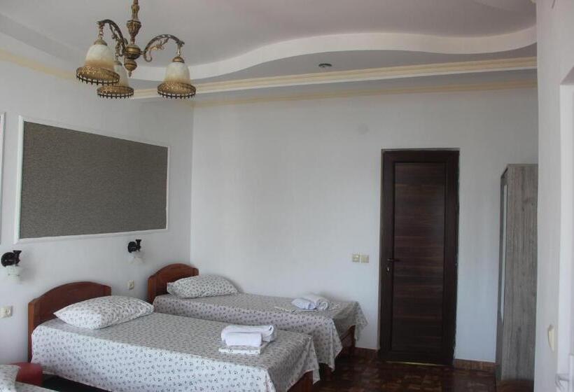 اتاق استاندارد چهار تخته با چشمانداز دریا, Badu Guest House