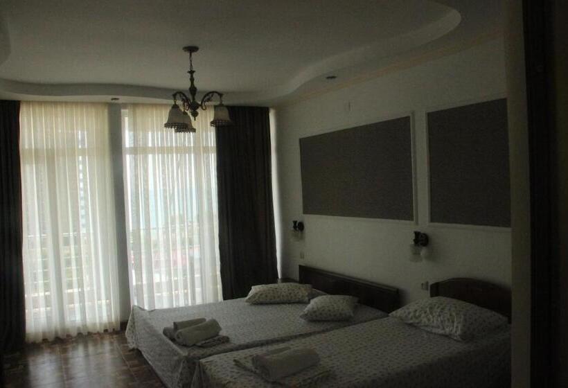 اتاق استاندارد چهار تخته با چشمانداز دریا, Badu Guest House