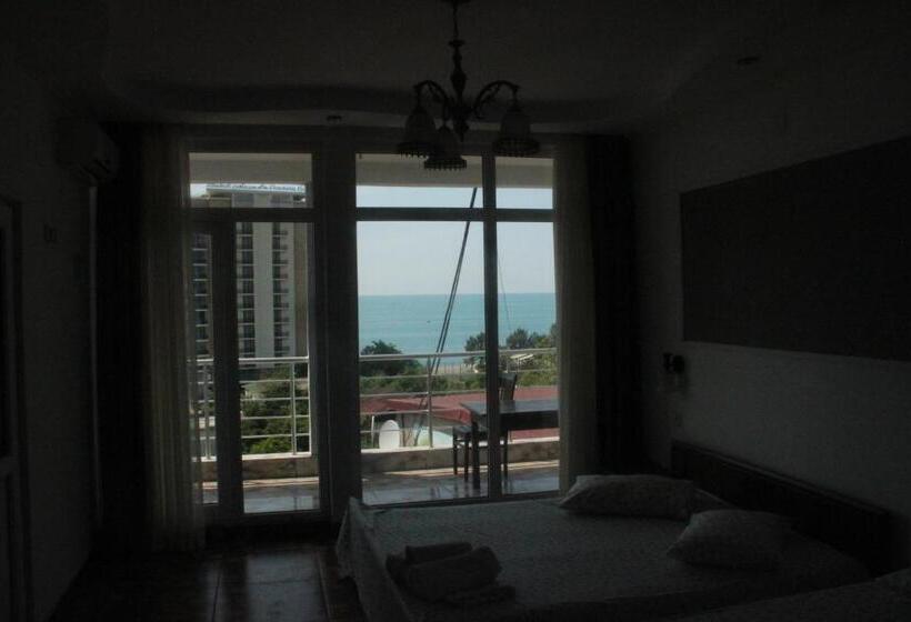 اتاق استاندارد چهار تخته با چشمانداز دریا, Badu Guest House