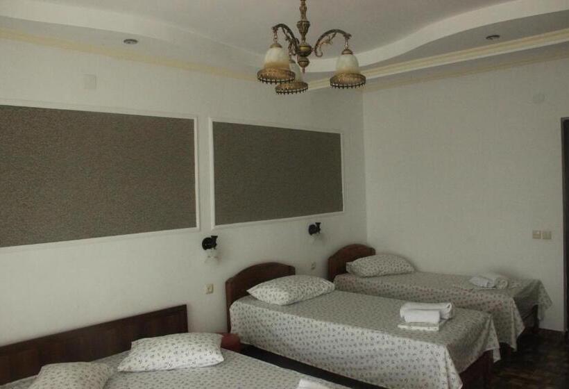 اتاق استاندارد چهار تخته با چشمانداز دریا, Badu Guest House