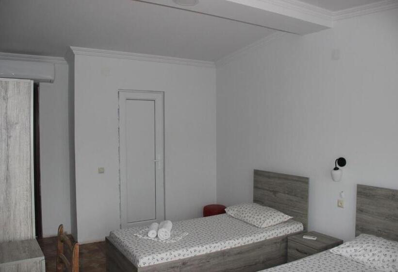 Triple Room Sea View, Badu Guest House