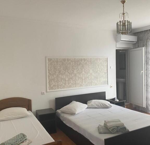 标准三人间, Badu Guest House