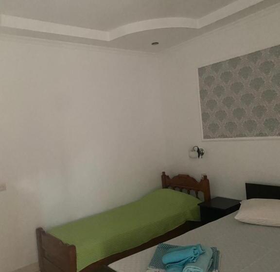 اتاق کلاسیک سه تخته, Badu Guest House