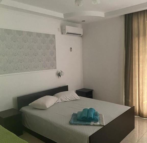 اتاق کلاسیک سه تخته, Badu Guest House