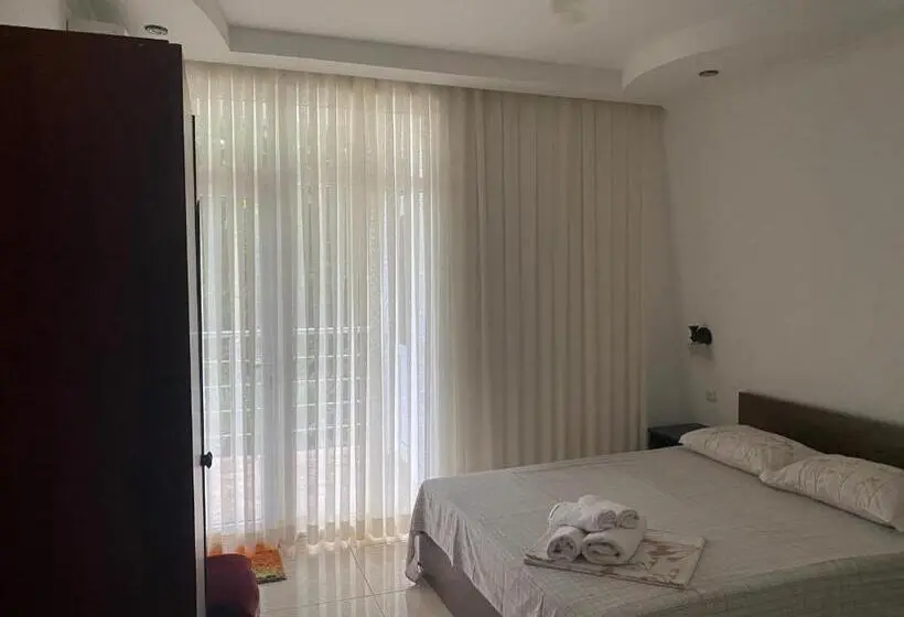 اتاق کلاسیک سه تخته, Badu Guest House