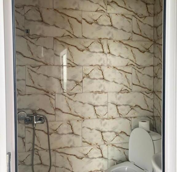 اتاق کلاسیک سه تخته, Badu Guest House