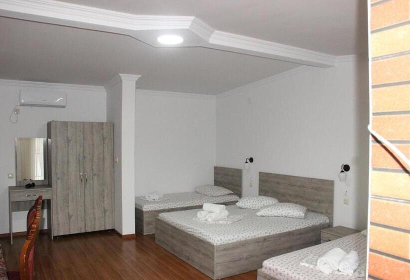 اتاق استاندارد چهار تخته با چشمانداز دریا, Badu Guest House