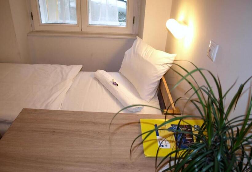 חדר סטנדרט, Ciszterci Szállás Pécs