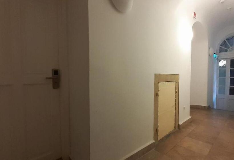 חדר סטנדרט לשלושה, Ciszterci Szállás Pécs