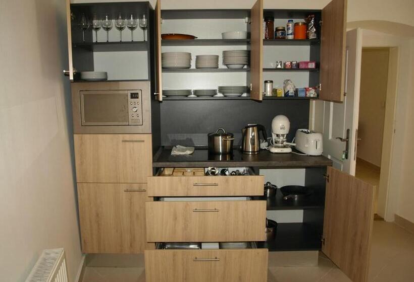 חדר סטנדרט לארבעה, Ciszterci Szállás Pécs